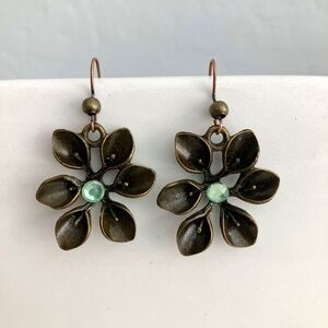 NWOT Antiqued brass bronze tone and green crystal flower earrings